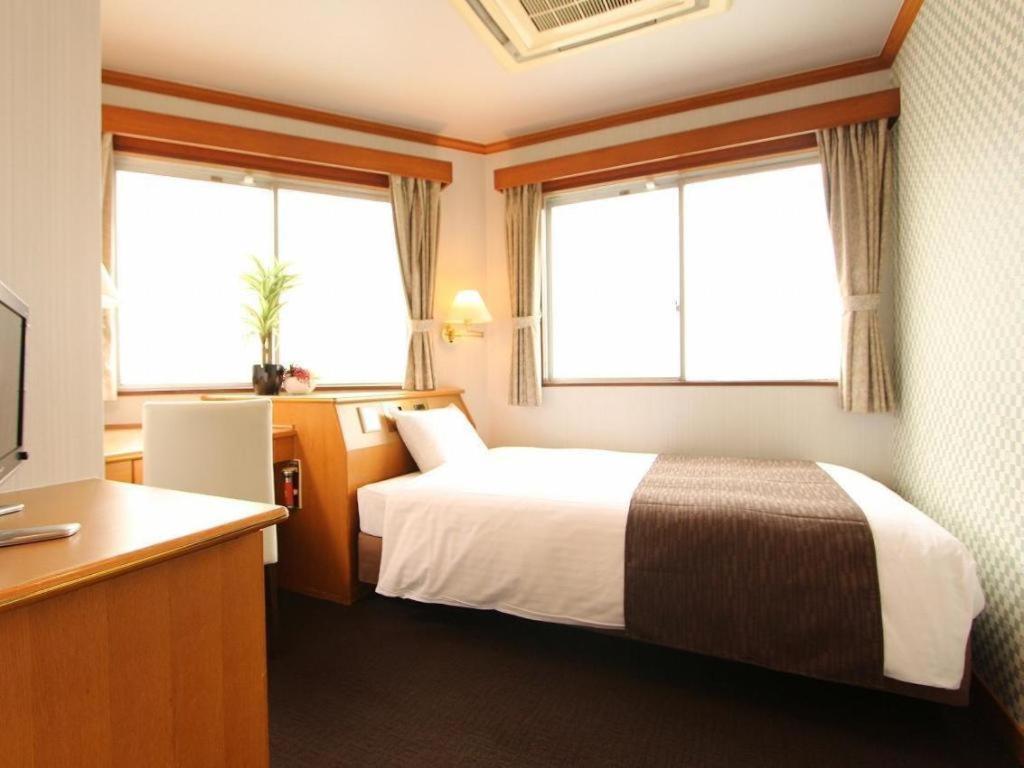 Hotel Livemax Budget Naha Tomarikou Buitenkant foto