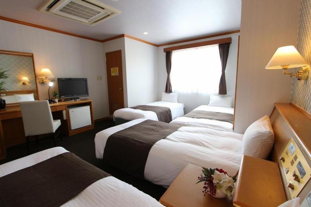 Hotel Livemax Budget Naha Tomarikou Buitenkant foto