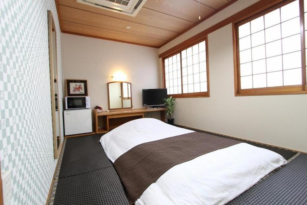 Hotel Livemax Budget Naha Tomarikou Buitenkant foto