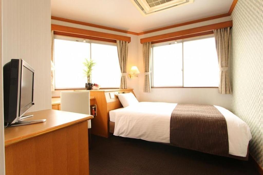 Hotel Livemax Budget Naha Tomarikou Buitenkant foto